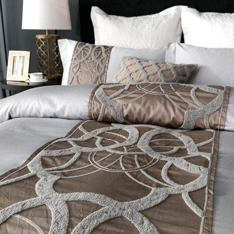 luxurious-geometric-bedding-set-for-home-comfort-and-style-glaveri