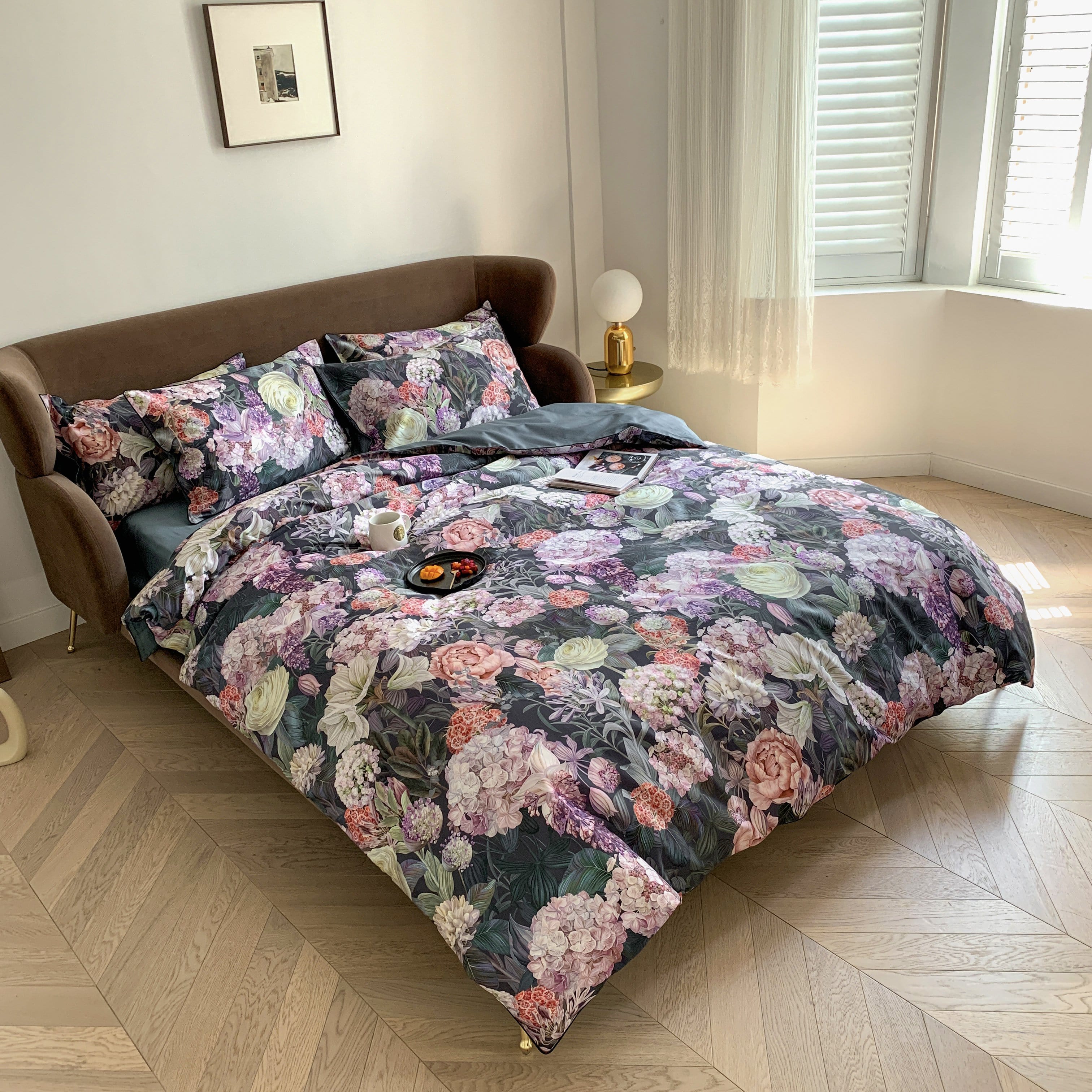 elegant-floral-bedding-set-for-home-decor-soft-stylish-comfort-glaveri