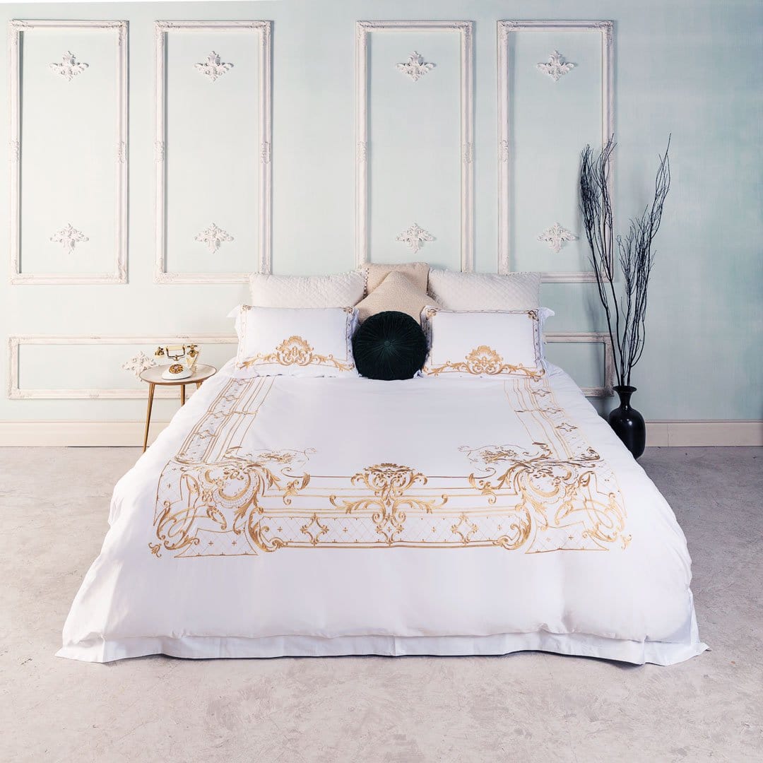 egyptian-cotton-luxurious-white-and-gold-bedding-set-for-home-comfort-glaveri