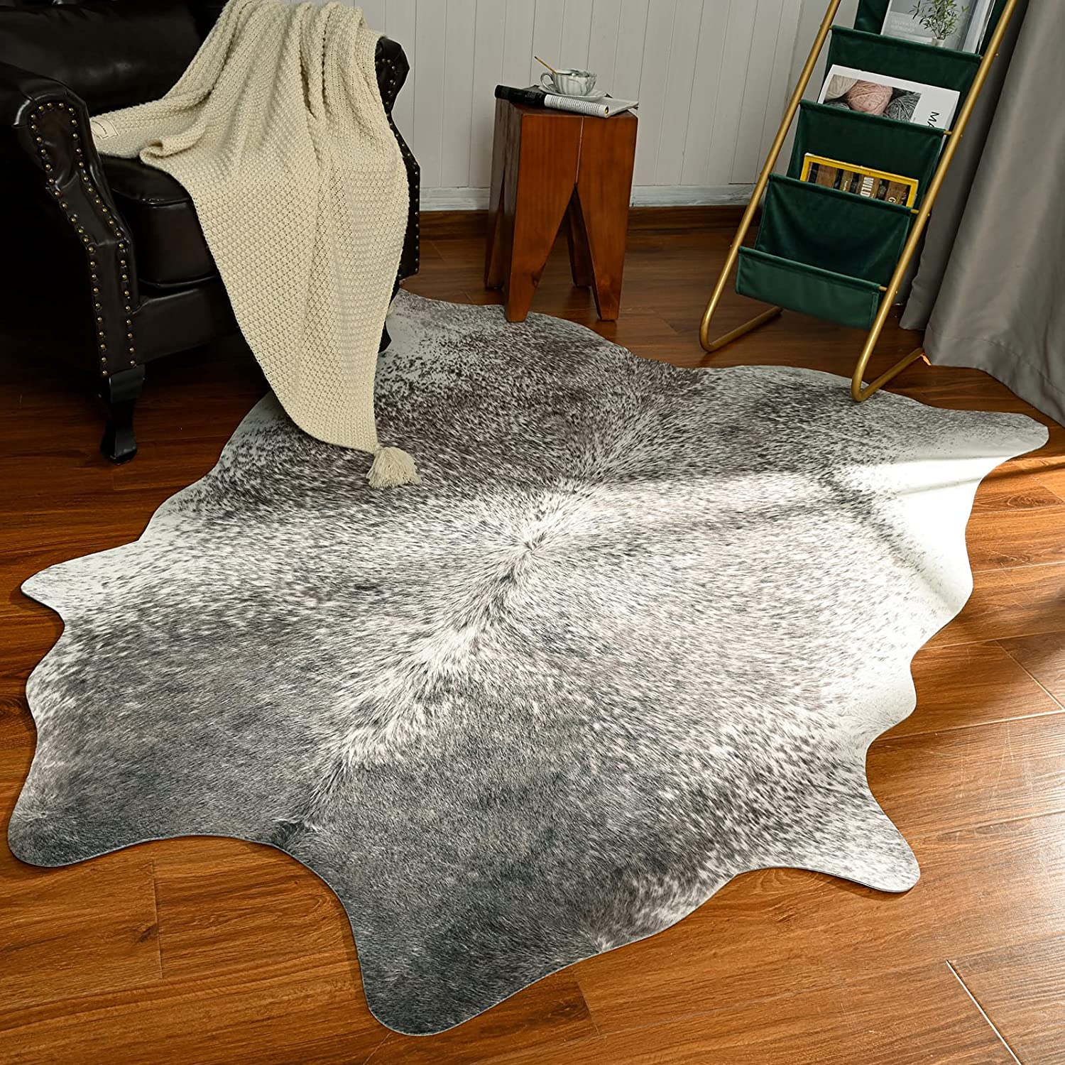luxurious-faux-fur-area-rug-for-home-decor-and-cozy-living-spaces-glaveri
