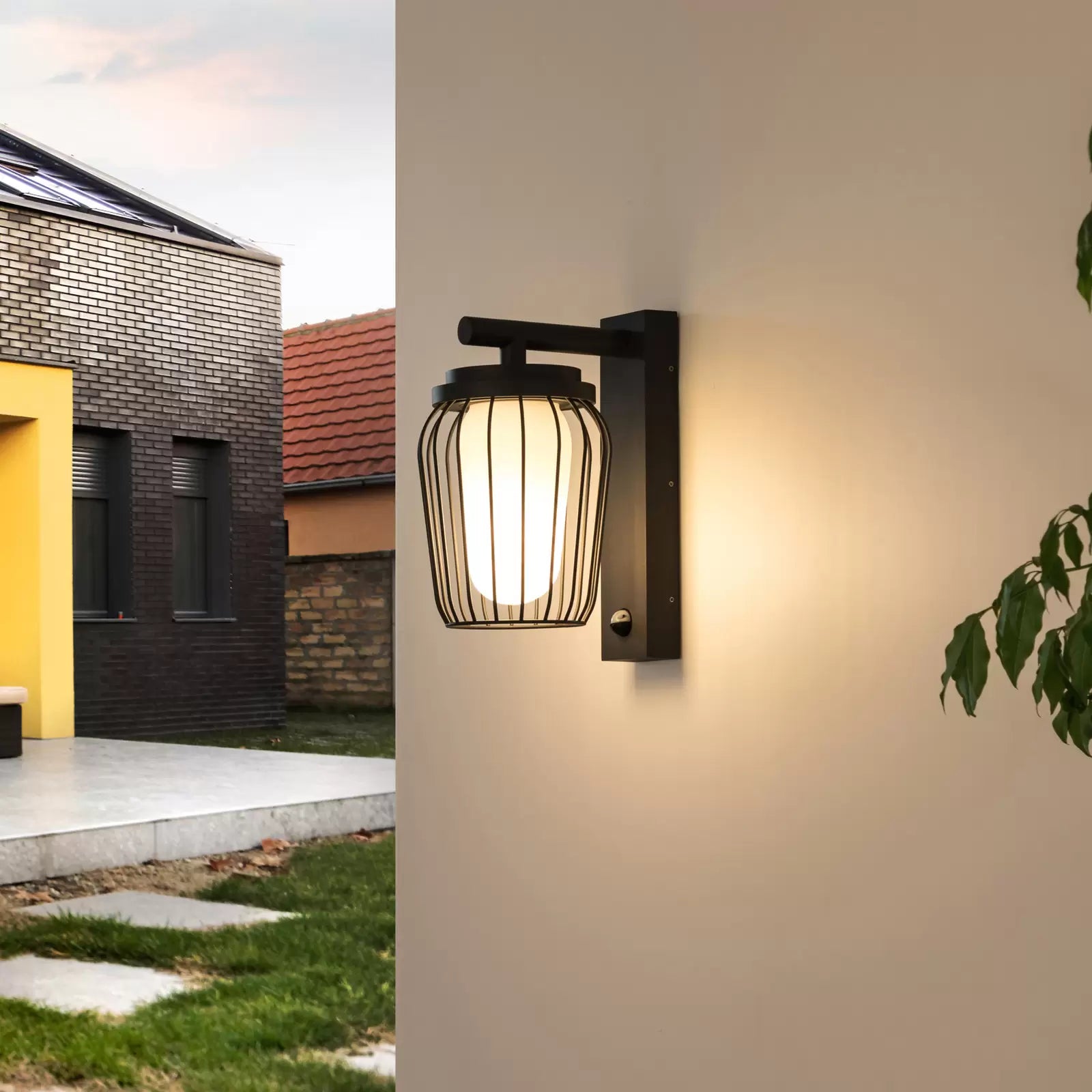 aluminium-outdoor-motion-sensor-light-for-home-and-garden-security-glaveri