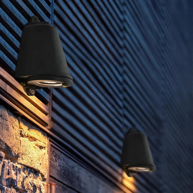 aluminium-outdoor-wall-lamp-elegant-design-for-home-and-garden-lighting-glaveri